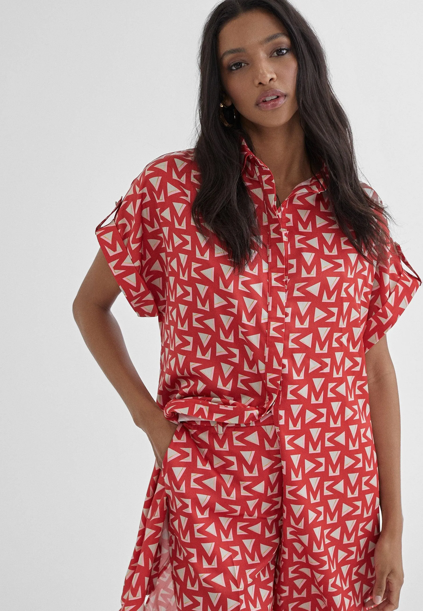 Long shirt with monogrammed M