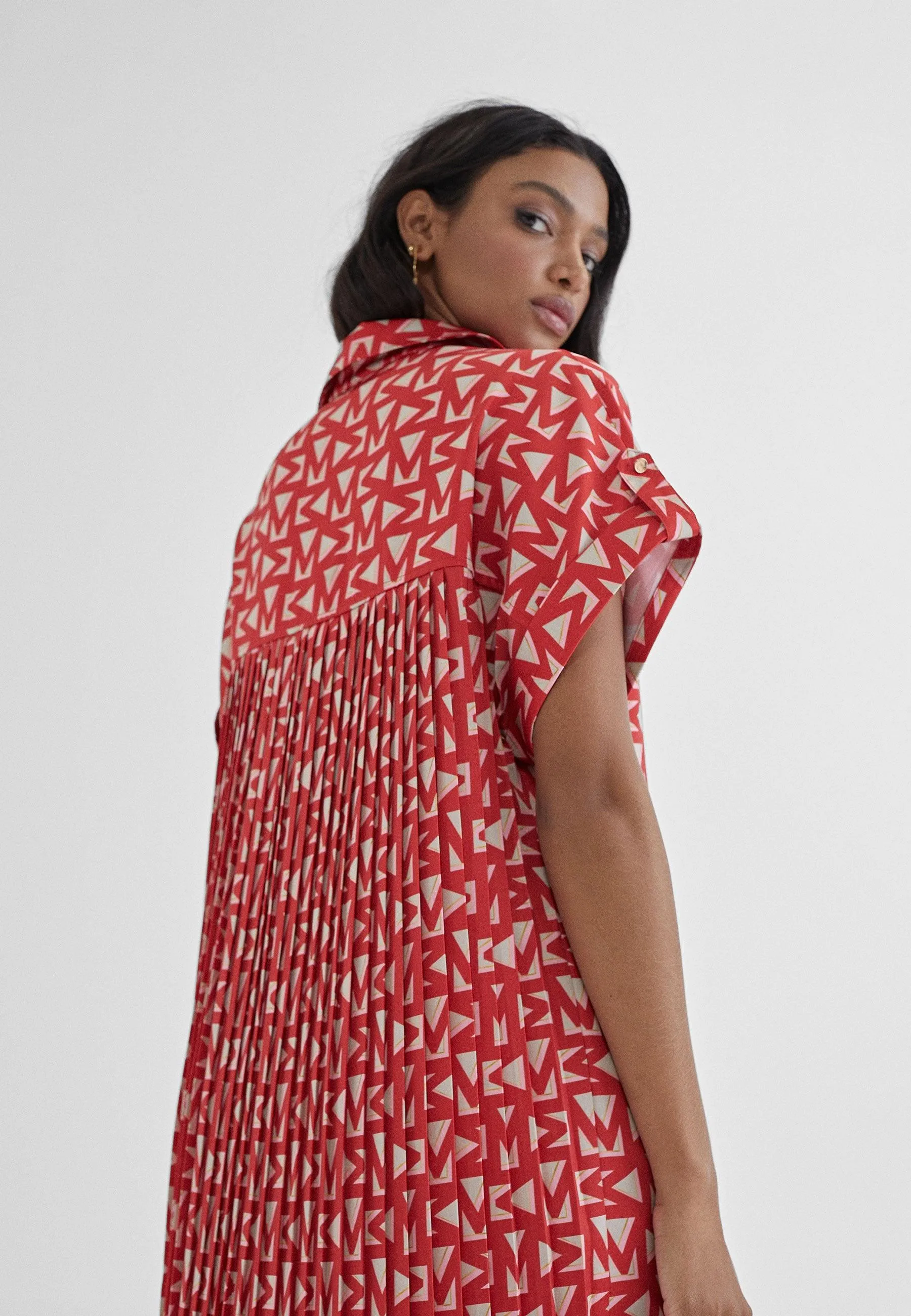 Long shirt with monogrammed M