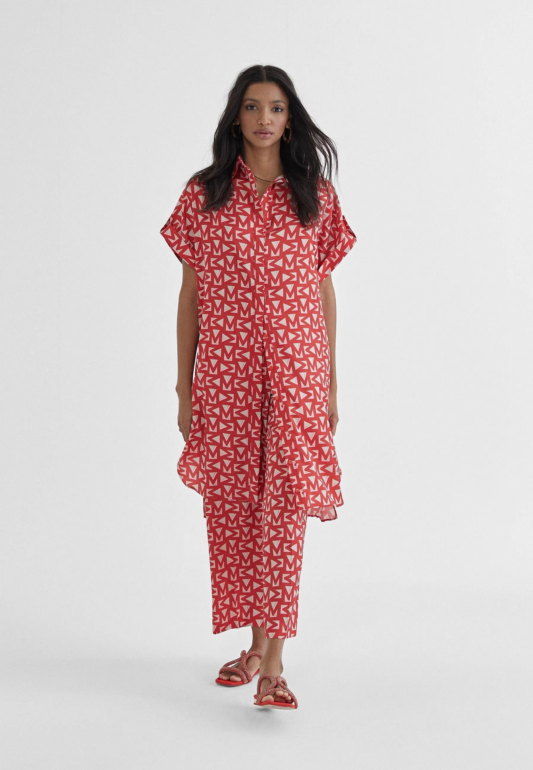 Long shirt with monogrammed M